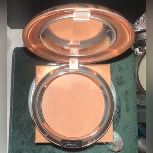 M•A•C Totally Taupeless Radiant Matte Bronzing Powder